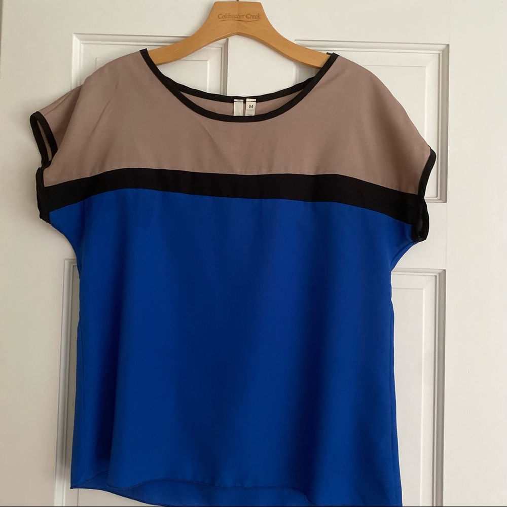 **3 for $20!!** Flats & Heels Blue Tan Black Short Sleeve Blouse Medium
